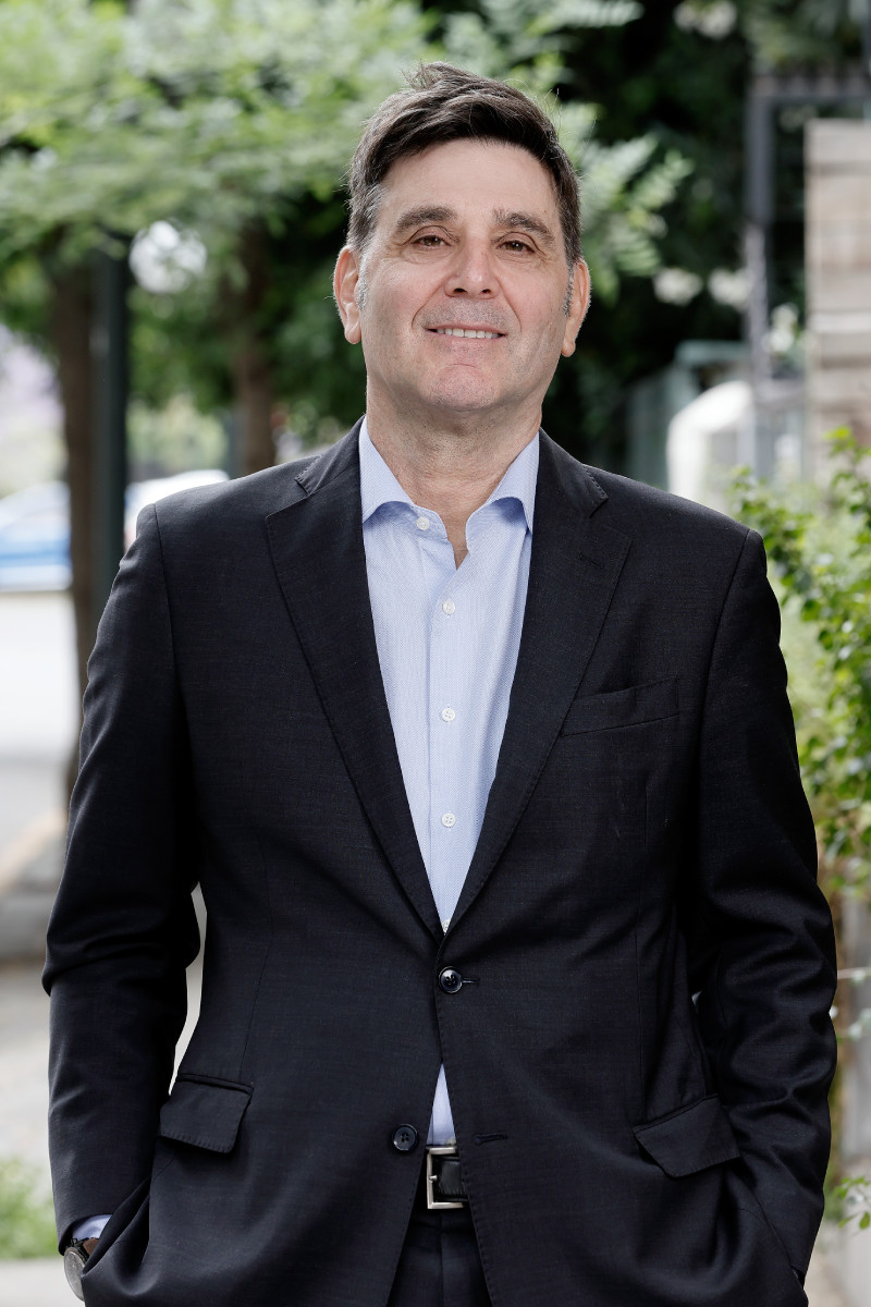 Cristián Vial Le Beuffe – Socio